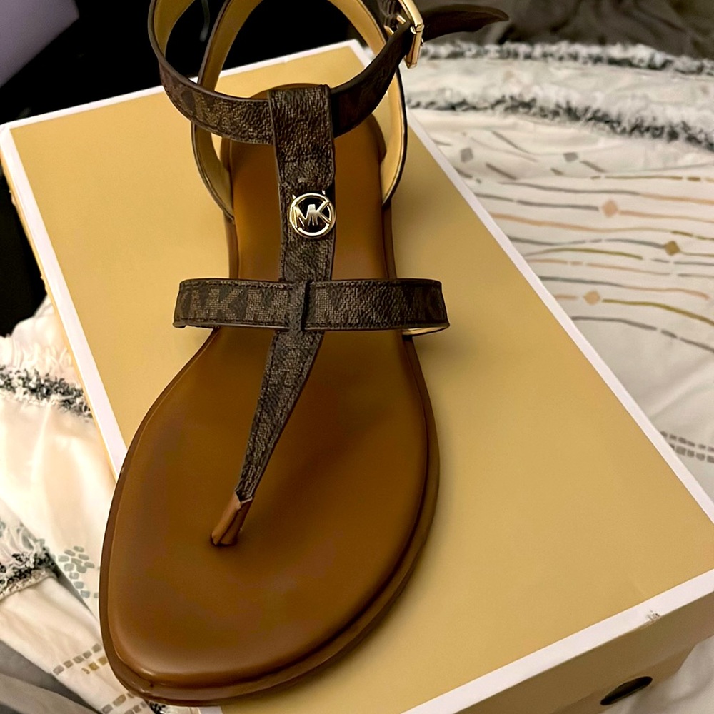 Micheal Kors Sasha flat sandals